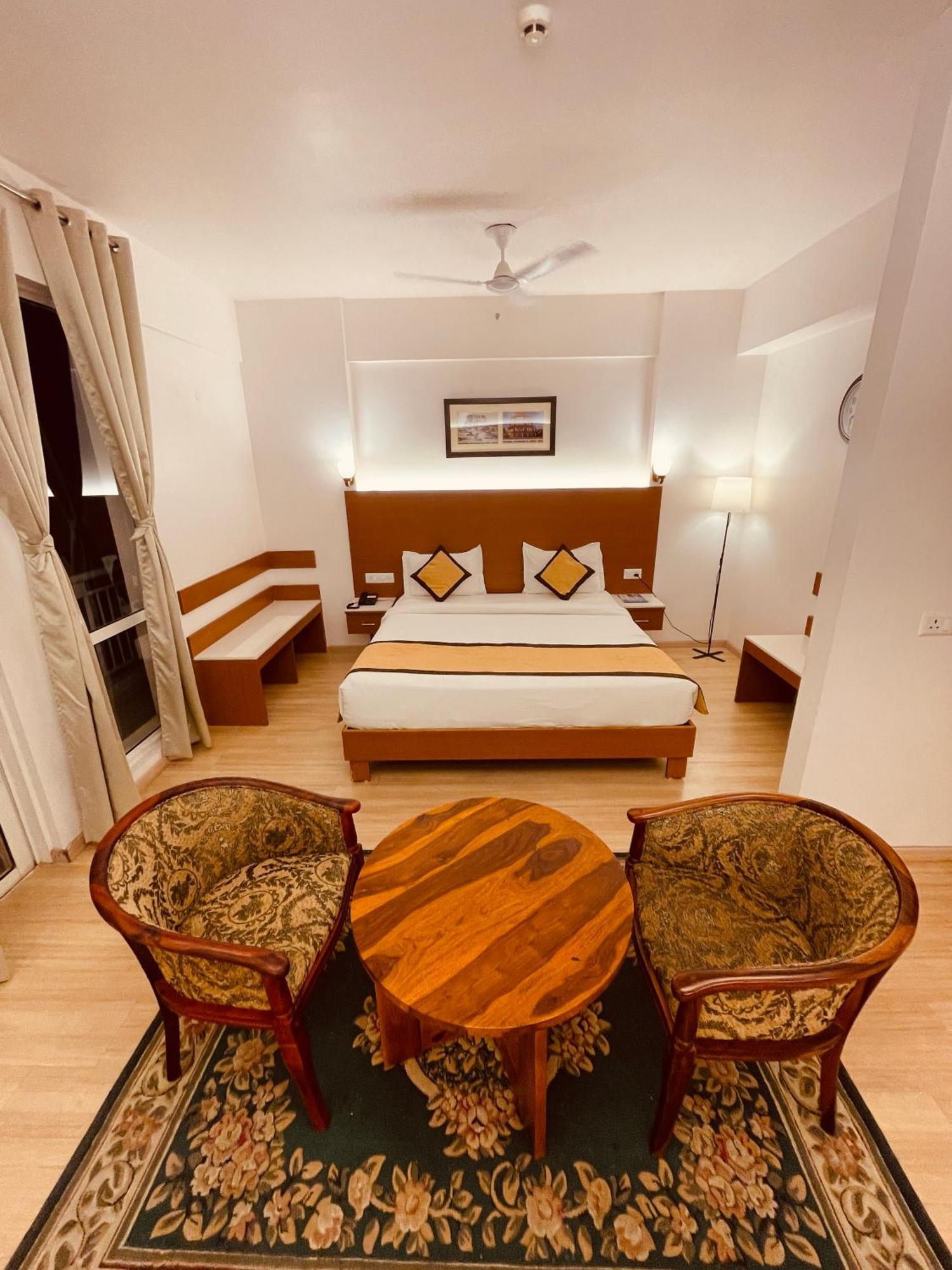Апарт отель The Grace Residency - Gomtinagar, Лакхнау Экстерьер фото