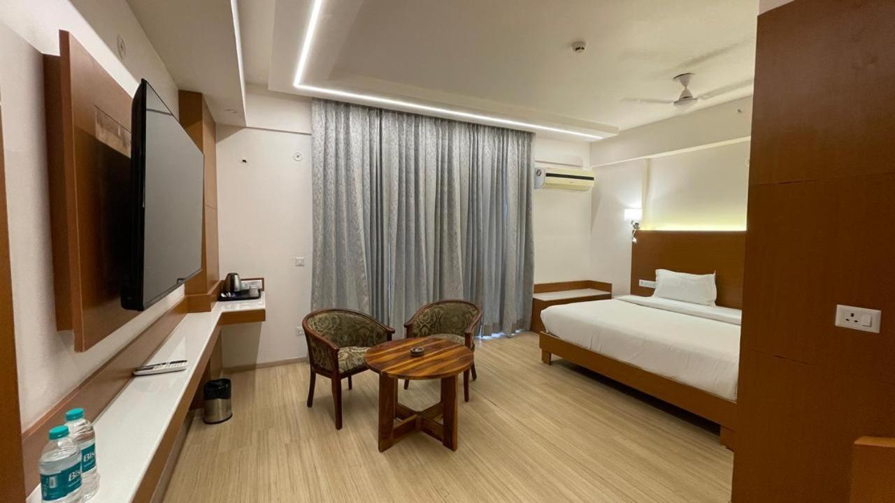 Апарт отель The Grace Residency - Gomtinagar, Лакхнау Экстерьер фото